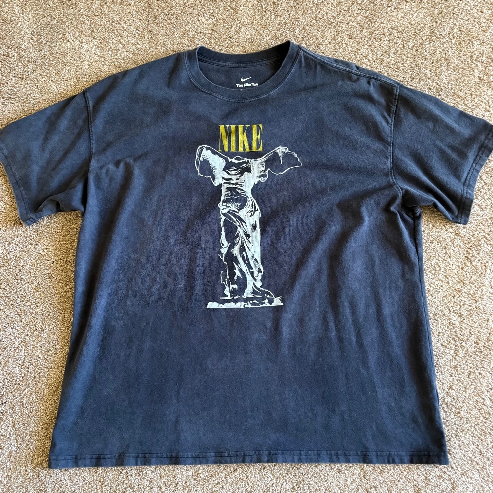 Nike Victory Statue T Shirt XL
